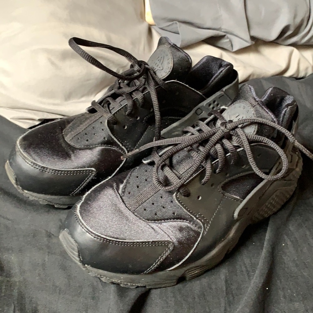 Black Nike Huaraches Size: 10 Women’s